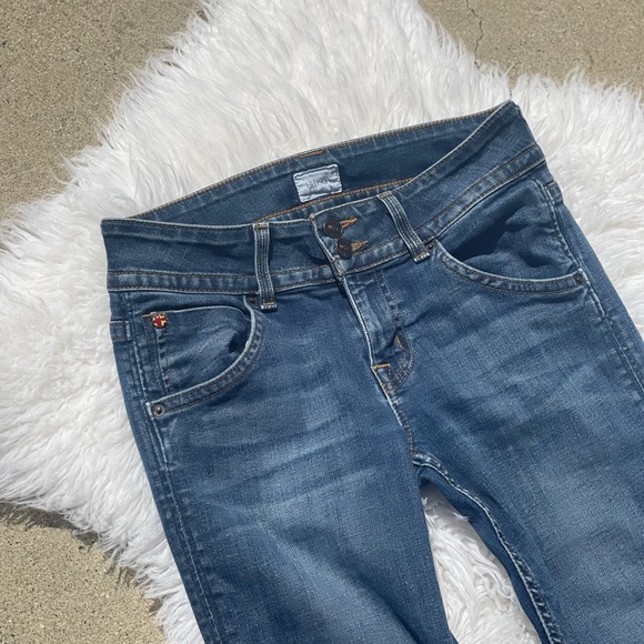 Hudson Signature Midrise Bootcut jeans. 26” waist 29” inseam - Picture 3 of 9